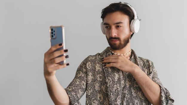 Как на айфоне поставить свою музыку на звонок